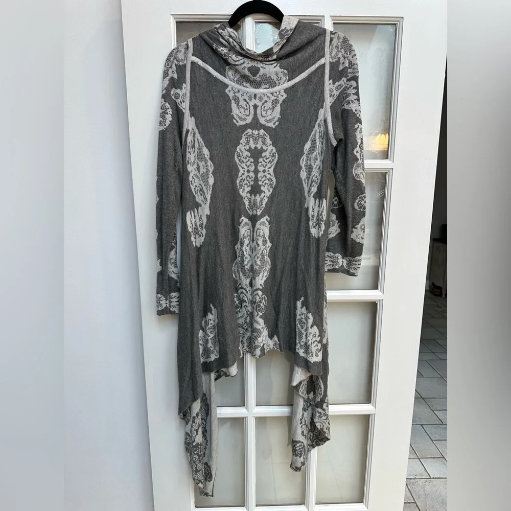 Neiman Marcus Designer Gray & Cream Chic Open Front Waterfall Cardigan Size M
